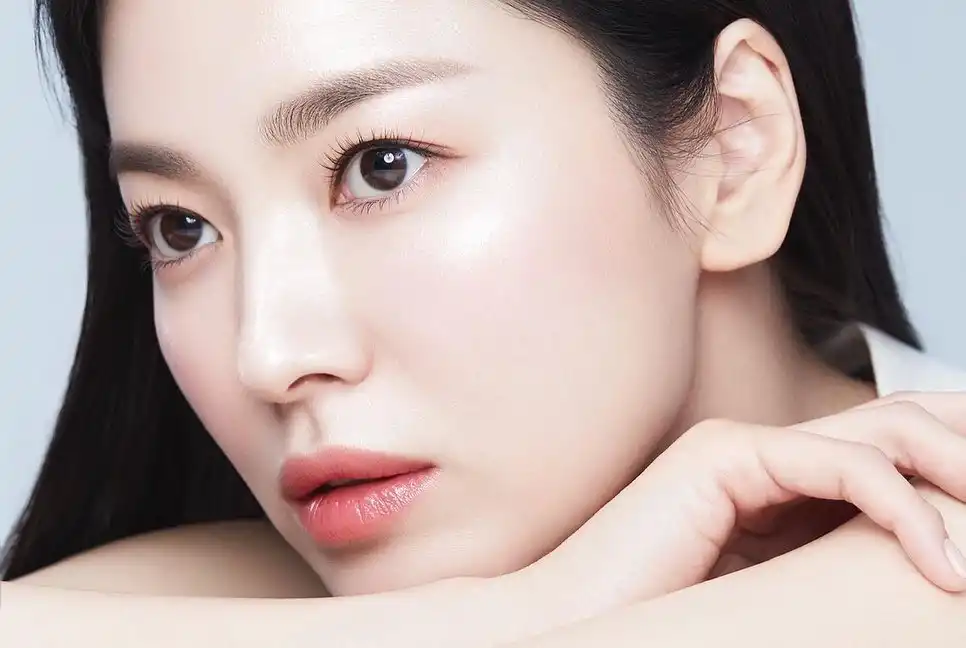 Song Hye Kyo với nhan sắc, làn da không tuổi.