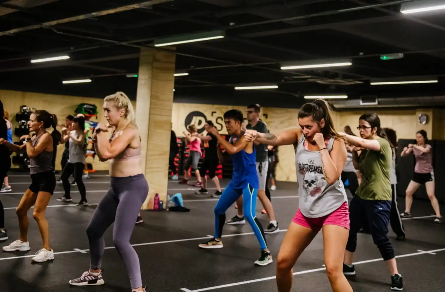 Bài tập body combat đấm thẳng Jab cross