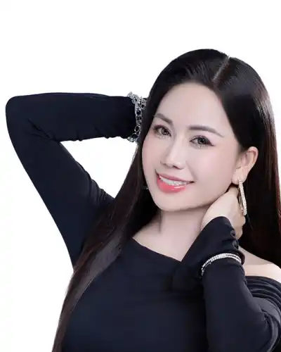 Bà Vũ Việt Phương